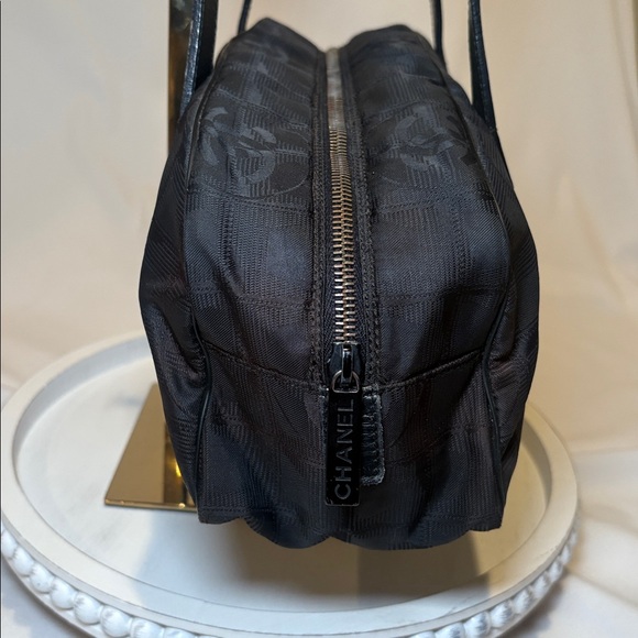 Chanel travel line mini Boston shoulder bag in black nylon - Picture 5 of 11